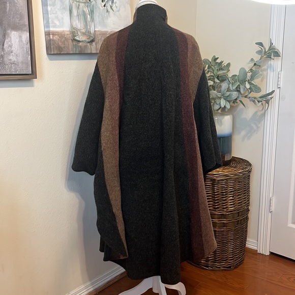 Vintage Wool Poncho/Cape with Pockets and Buttons top to bottom/ O/S - Picture 10 of 12